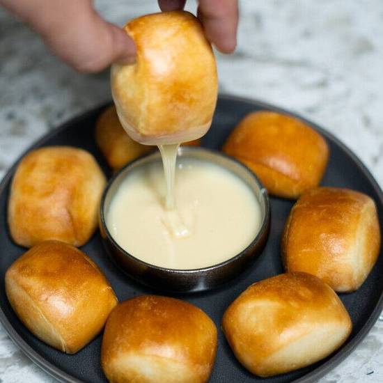 D6. Petits pains frits (4) / Fried Buns (4) 炸包